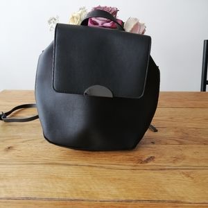 Circular vegan leather backpack black